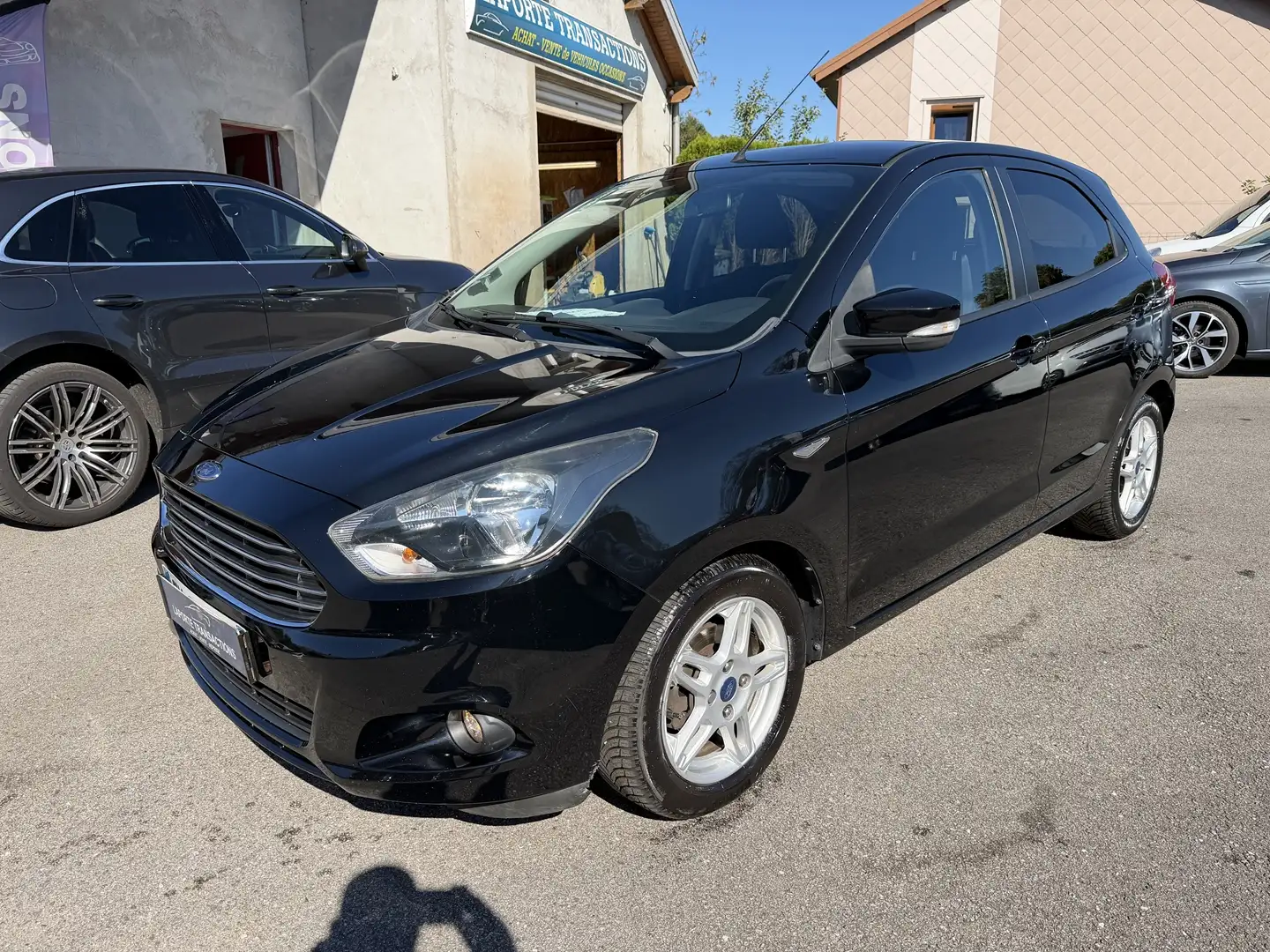Ford M 1.2 TI-VCT 85CH S\u0026S ULTIMATE Schwarz - 1