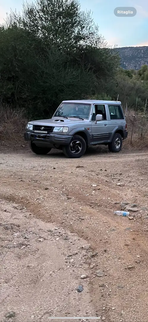 Hyundai Galloper 3p 2.5 tdi Comfort c/airbag Šedá - 1