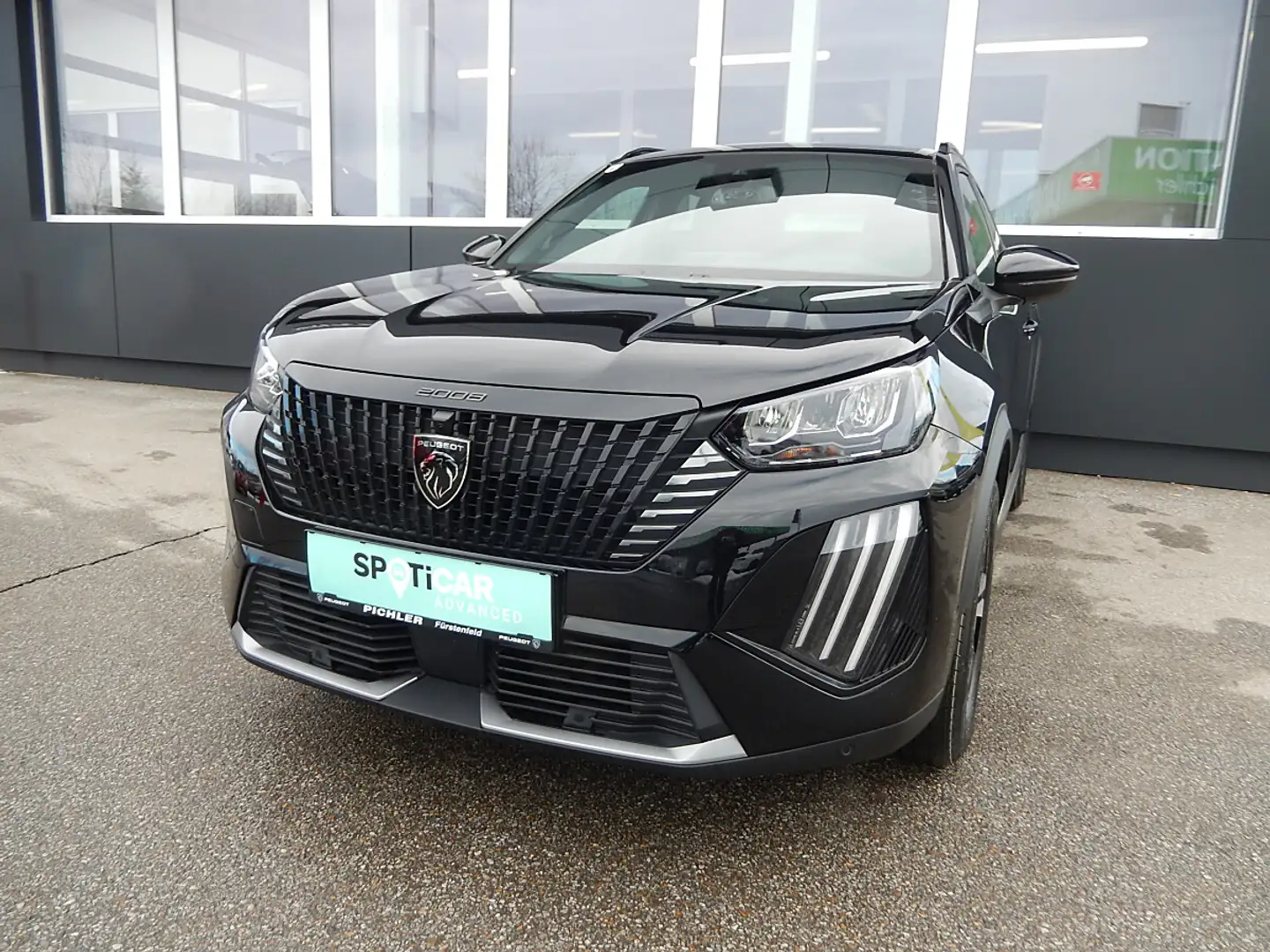 Peugeot 2008 1,2 PureTech 100 S&S Allure 6-Gang-Manuell Schwarz - 1