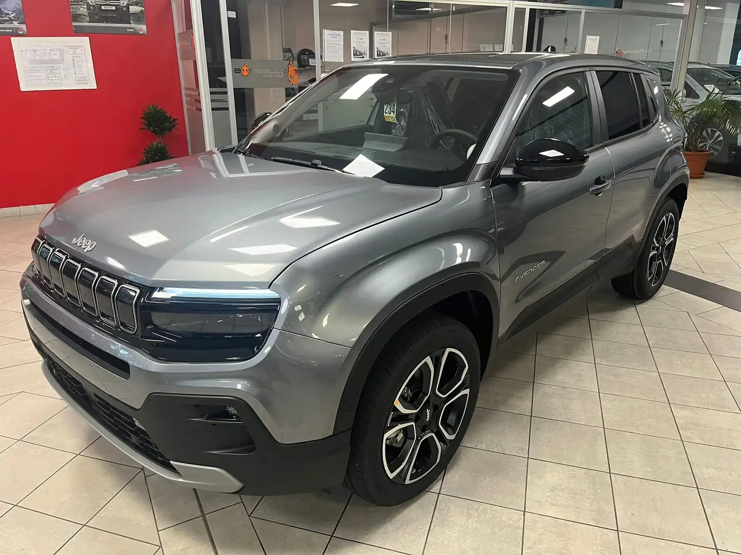 Jeep Avenger 1.2 e-hybrid Summit dct6 OFFERTISSIMA 27990€ Grijs - 1