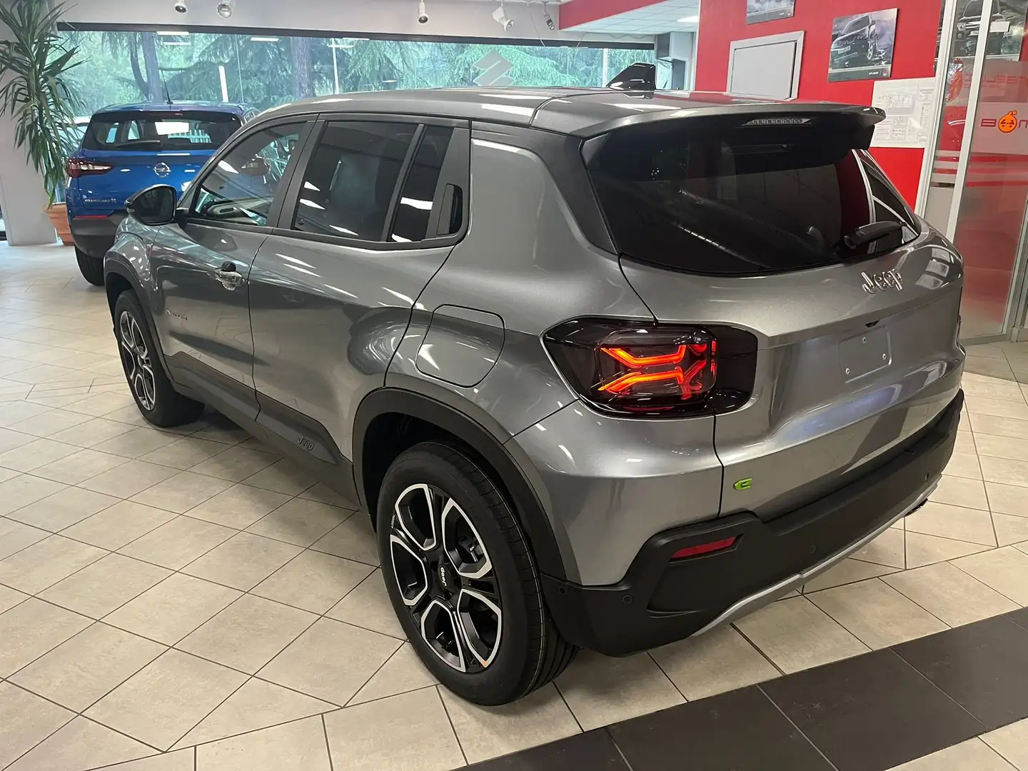 Jeep Avenger 1.2 e-hybrid Summit dct6 OFFERTISSIMA 27990€ Grijs - 2