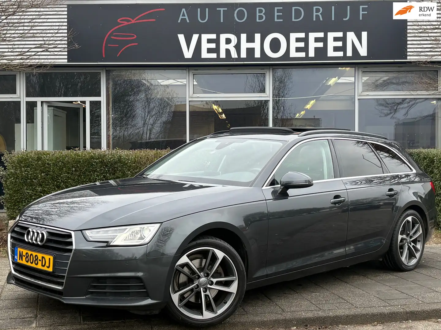 Audi A4 Avant 2.0 TFSI MHEV Sport S-LINE - AUTOMAAT - PANO Grau - 1