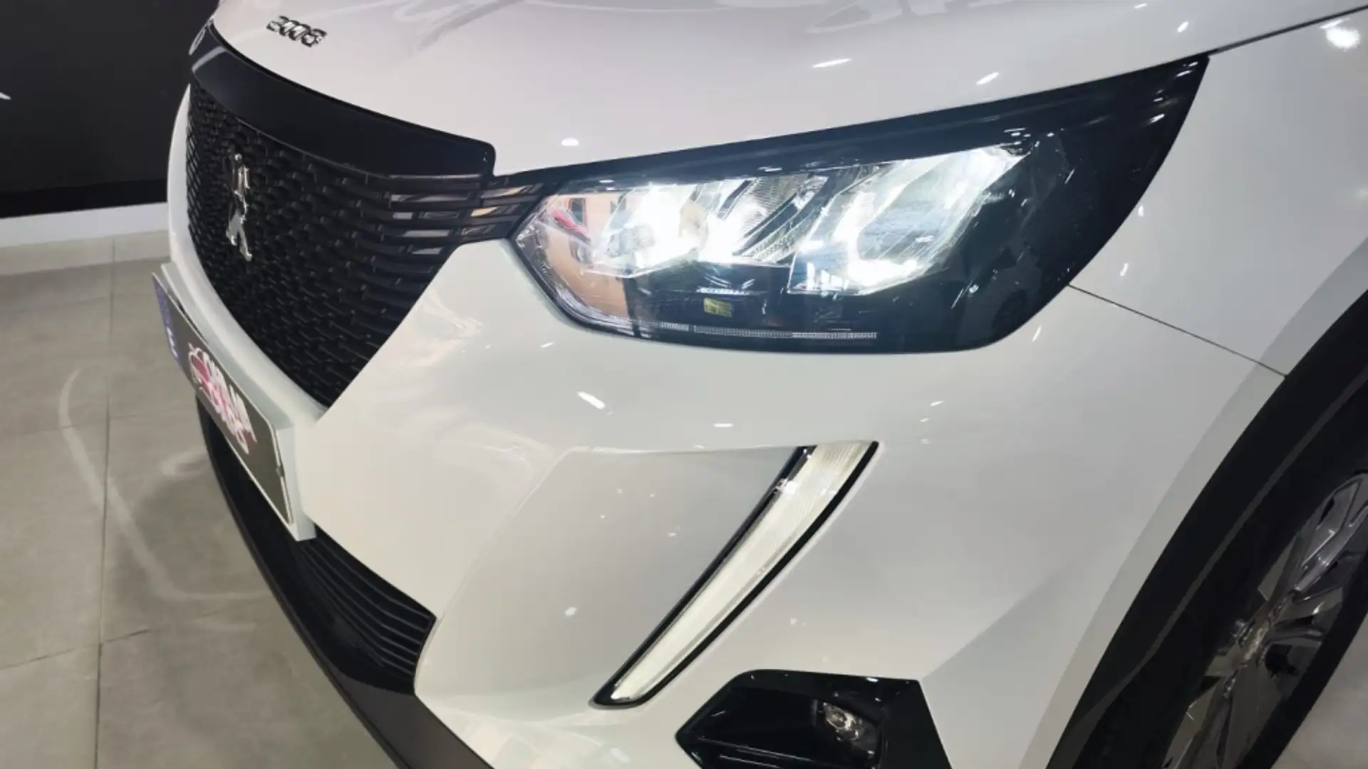 Peugeot 2008 1.2 PureTech S&S Active 100 Blanc - 2