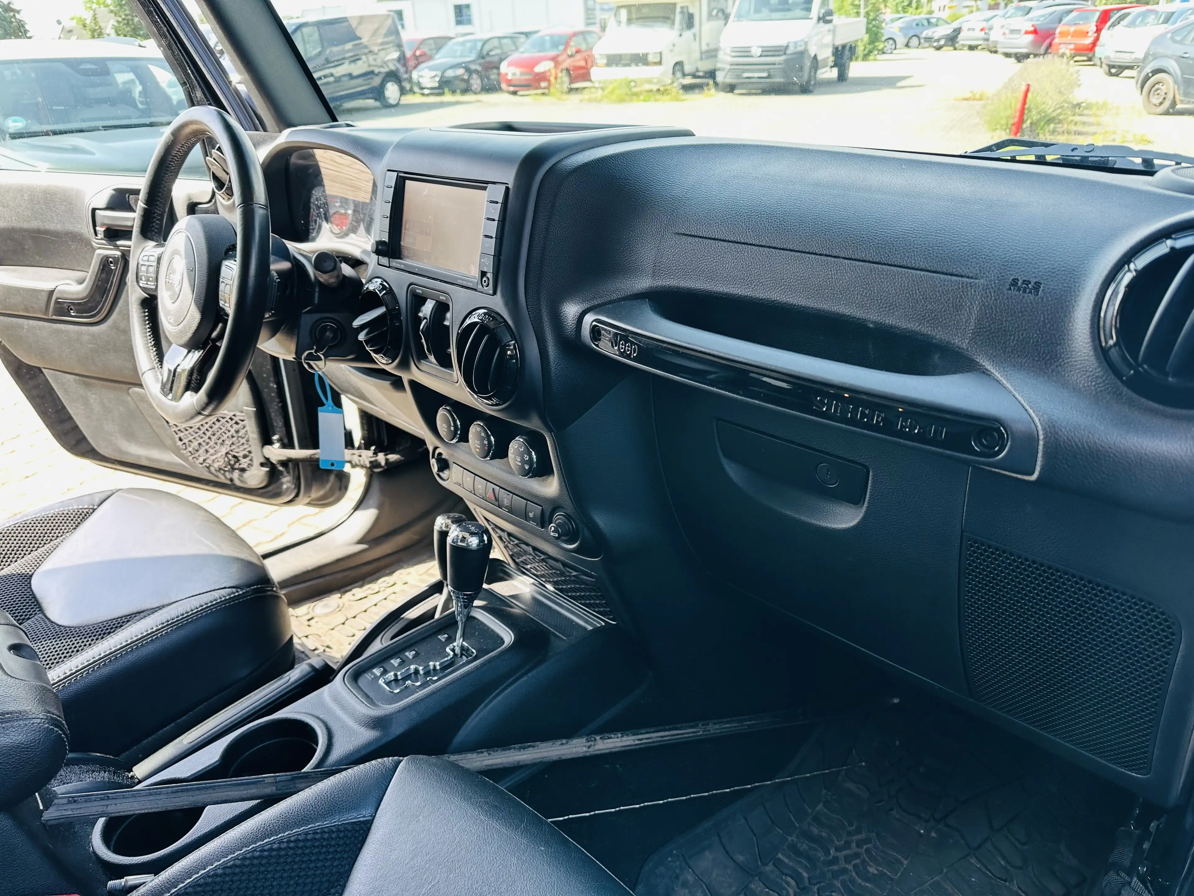 Jeep Wrangler Sahara Sondermodell Unlimited — photo 11