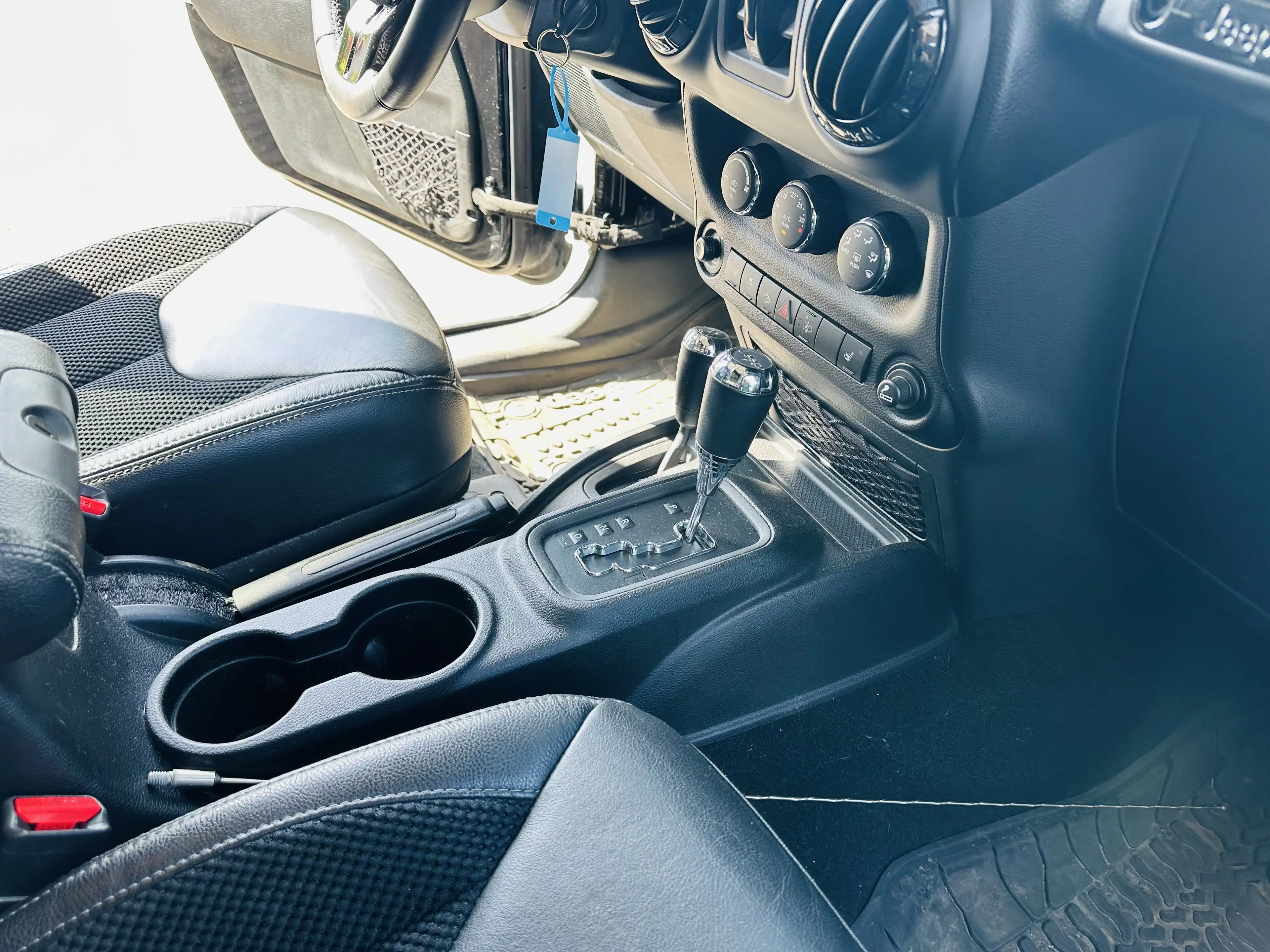 Jeep Wrangler Sahara Sondermodell Unlimited — photo 13