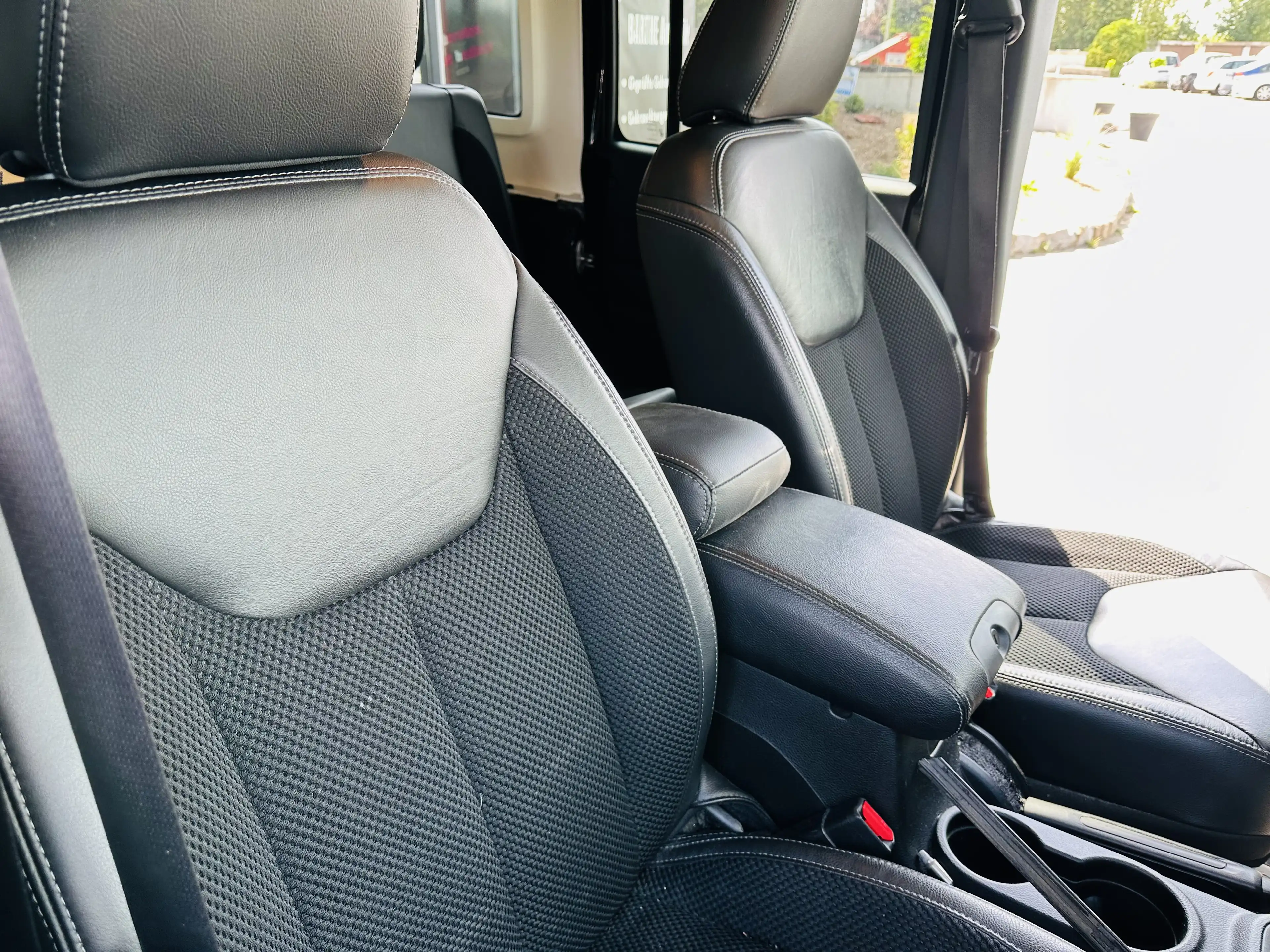 Jeep Wrangler Sahara Sondermodell Unlimited — photo 16