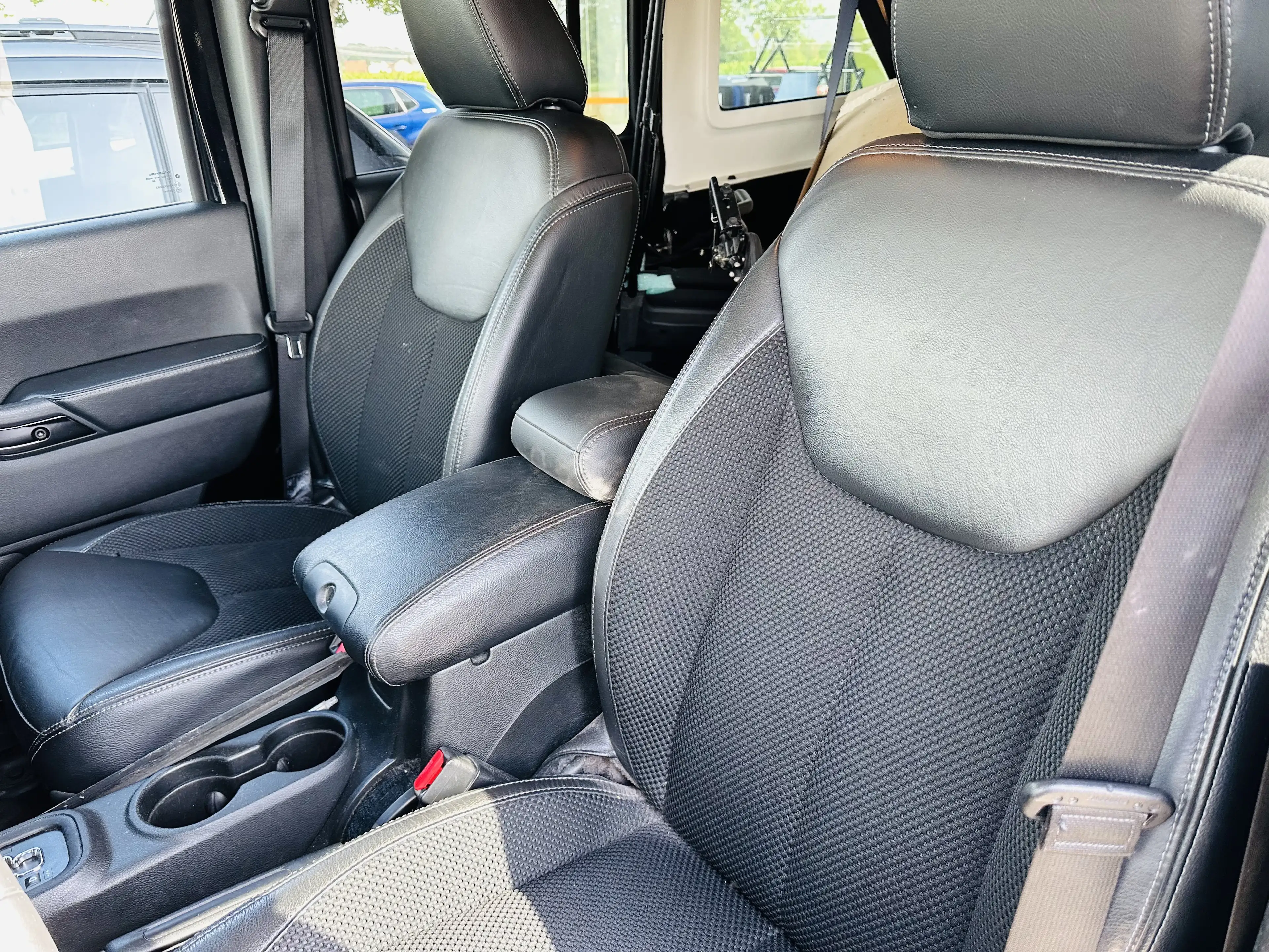 Jeep Wrangler Sahara Sondermodell Unlimited — photo 15