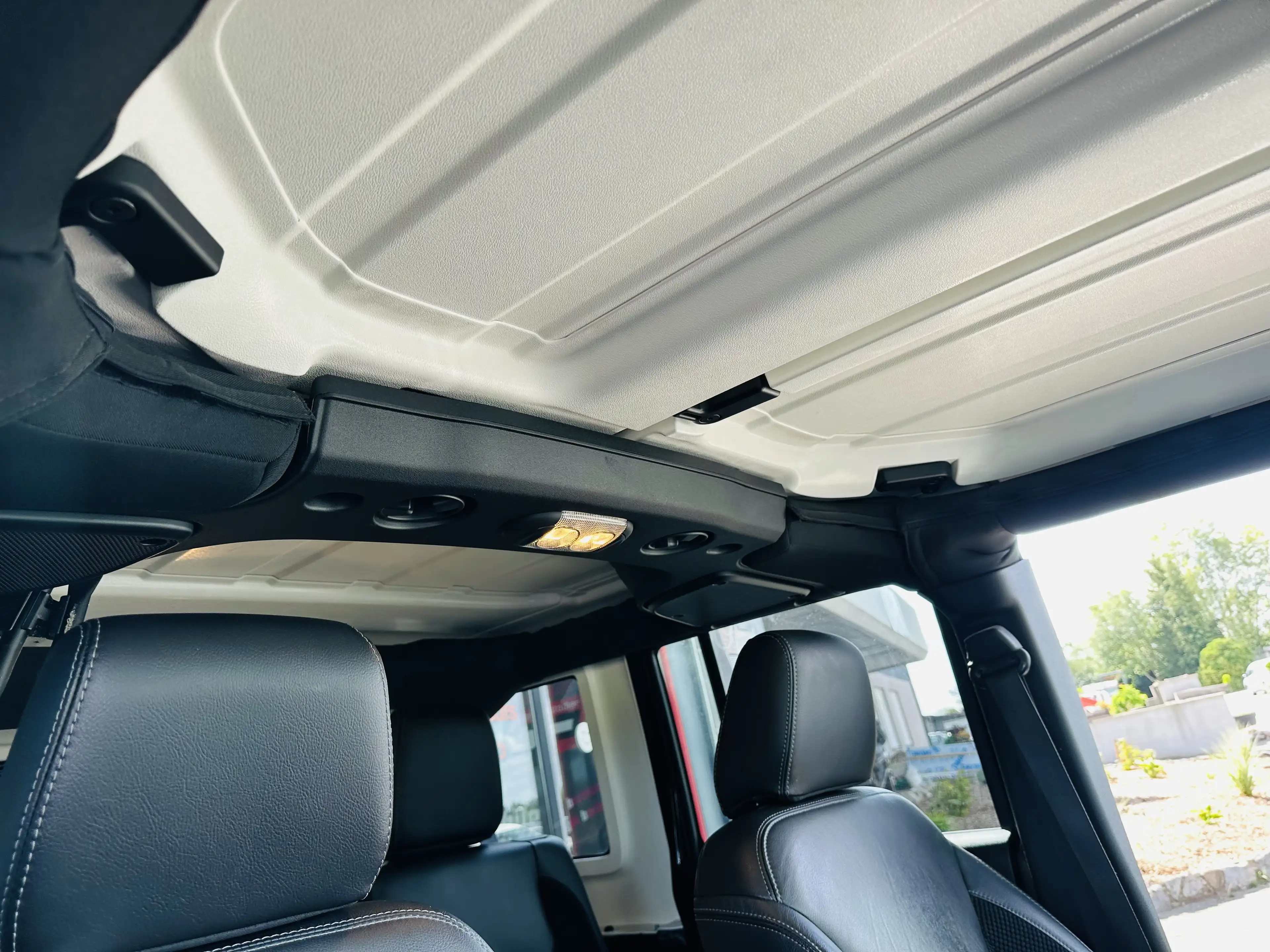 Jeep Wrangler Sahara Sondermodell Unlimited — photo 17