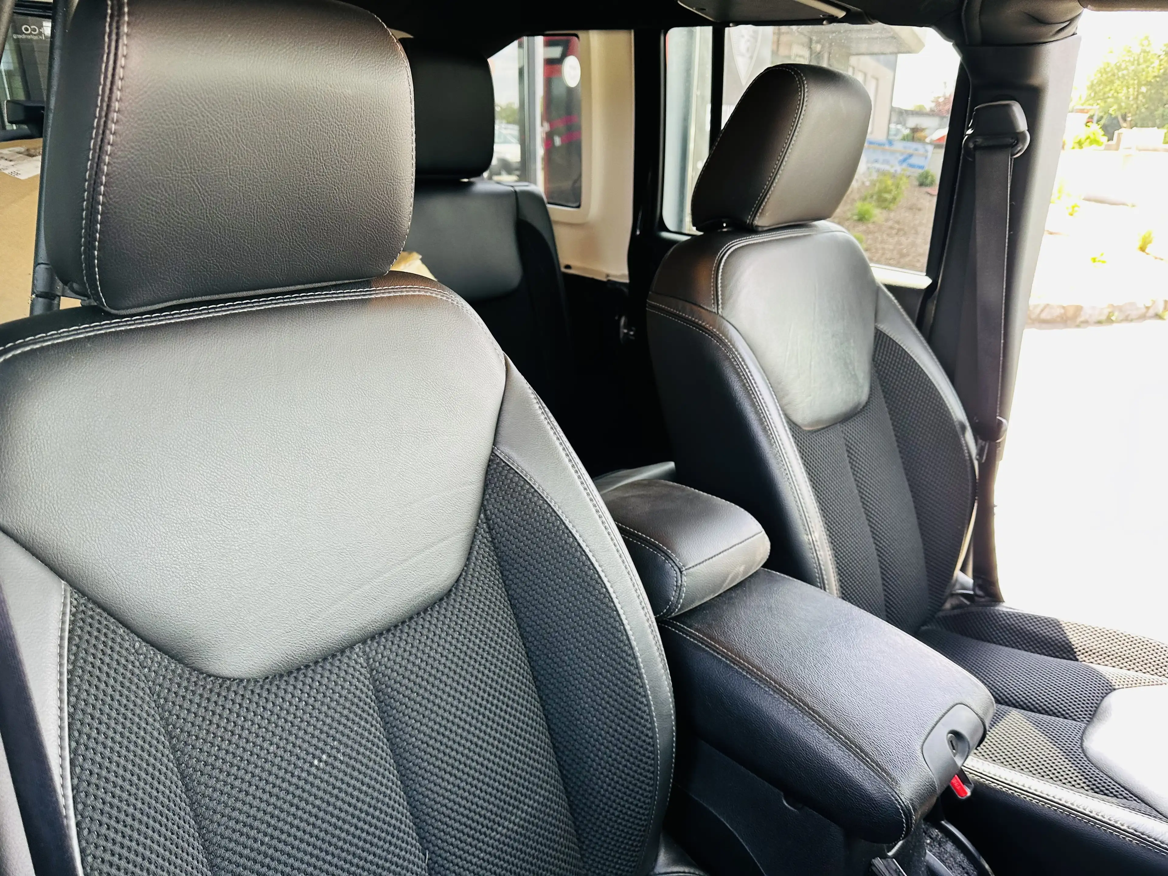 Jeep Wrangler Sahara Sondermodell Unlimited — photo 14