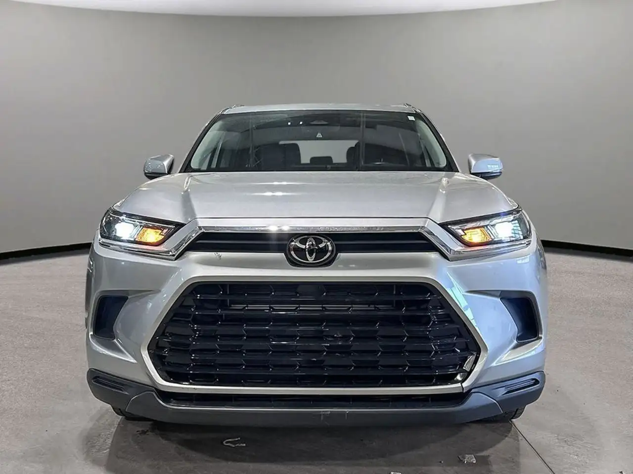 Toyota Grand Highlander снимка Toyota Grand Highlander