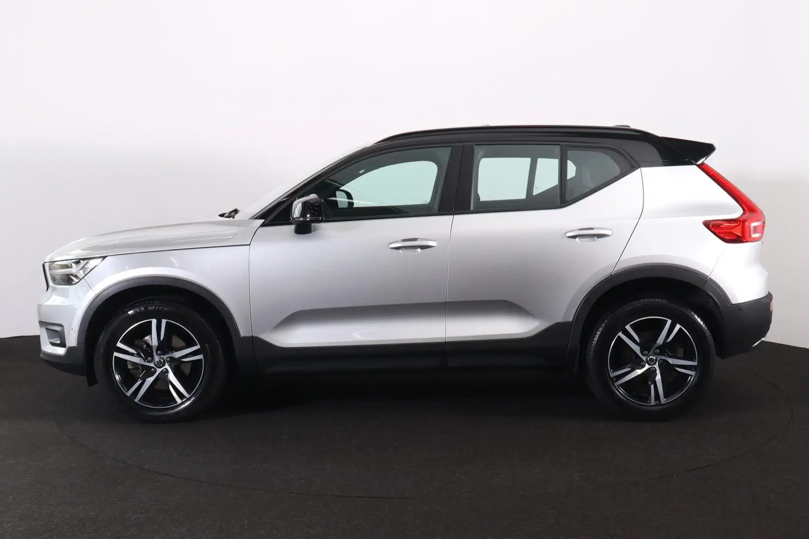 Volvo XC40 T4 AWD R-Design - Panorama/schuifdak - IntelliSafe Zilver - 2