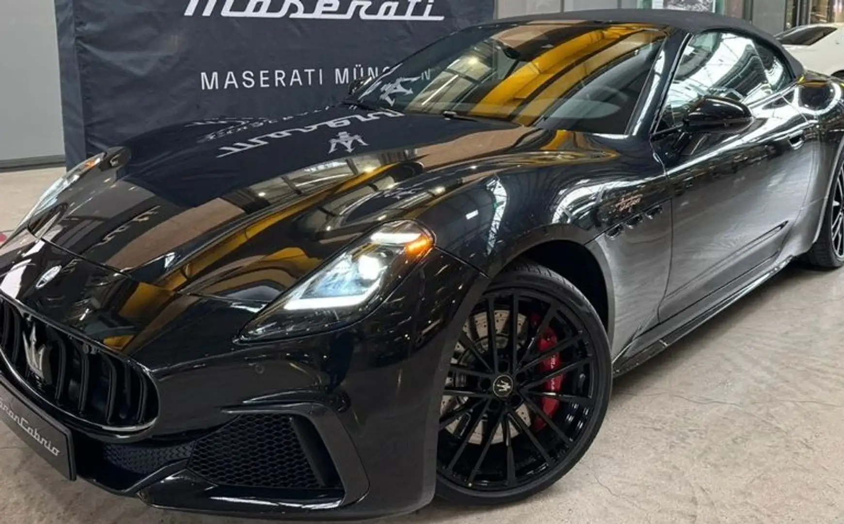 Maserati GranTurismo GranCabrio Trofeo 550hp AWD Černá - 1