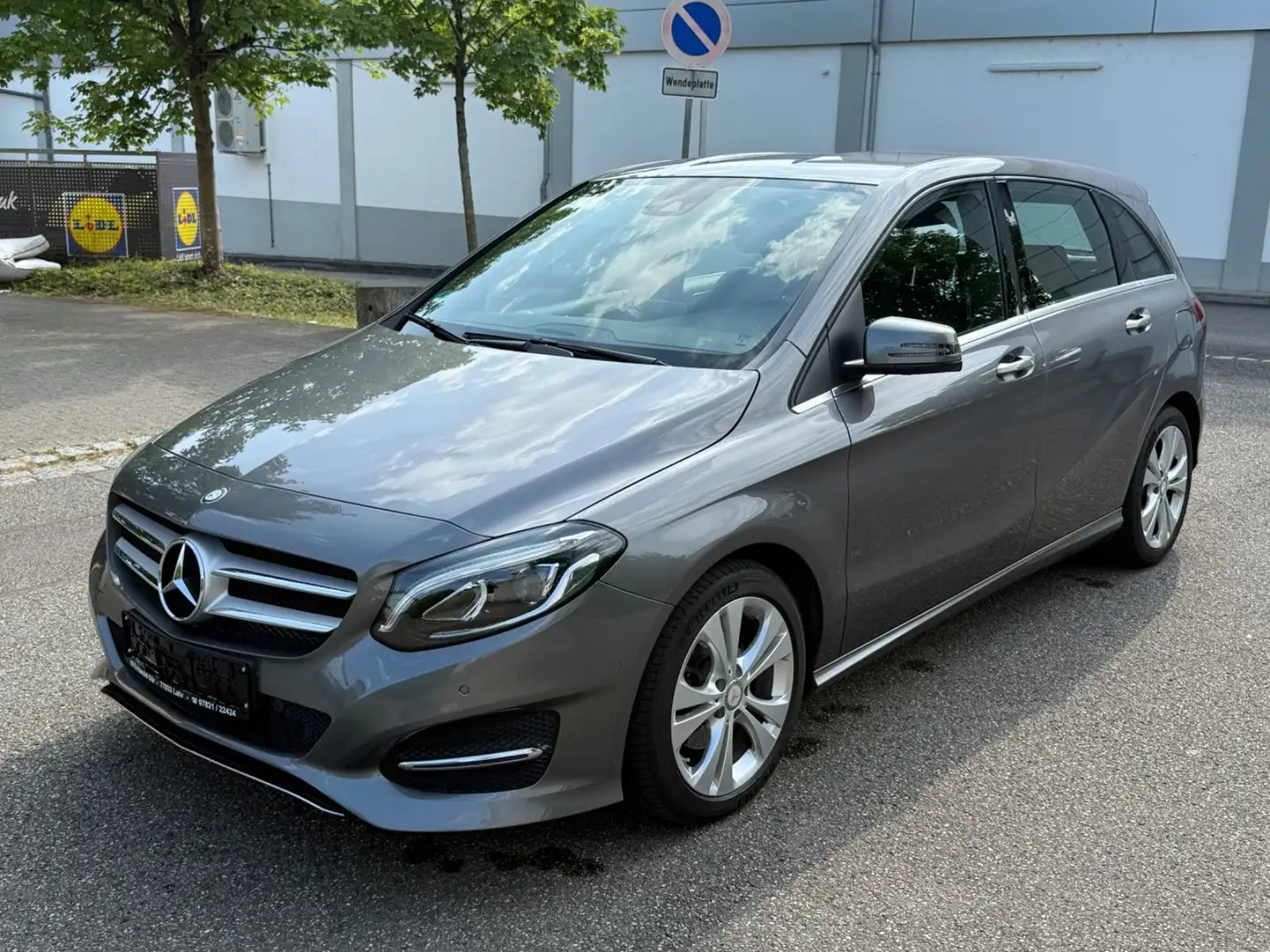 Mercedes-Benz B 200 TÜV NEU/NAVI/LED/AHK/NOTBREMS AS./SHZ/PDC/ Grau - 2