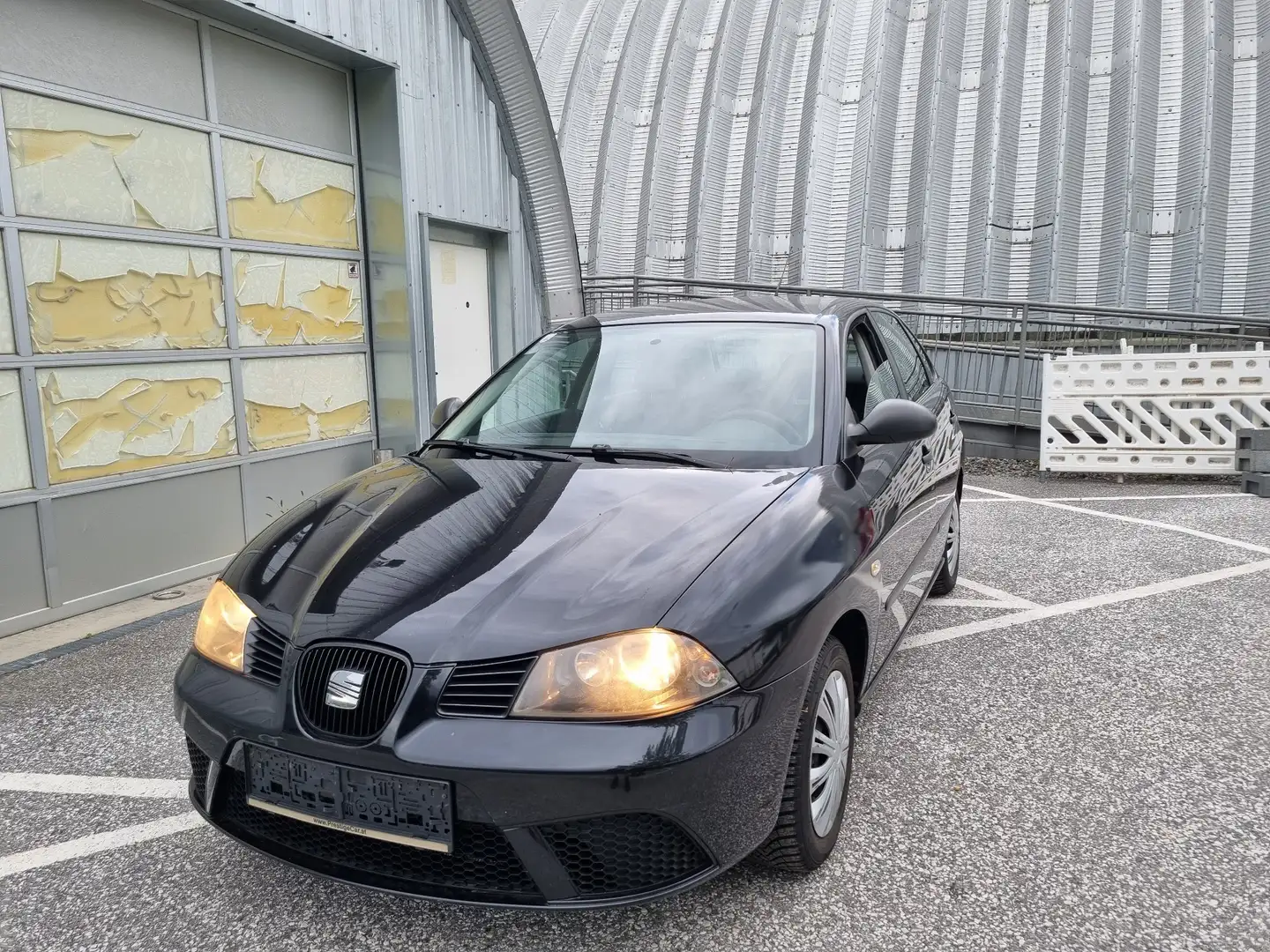 SEAT Ibiza Stylance 1,4 16V Schwarz - 1