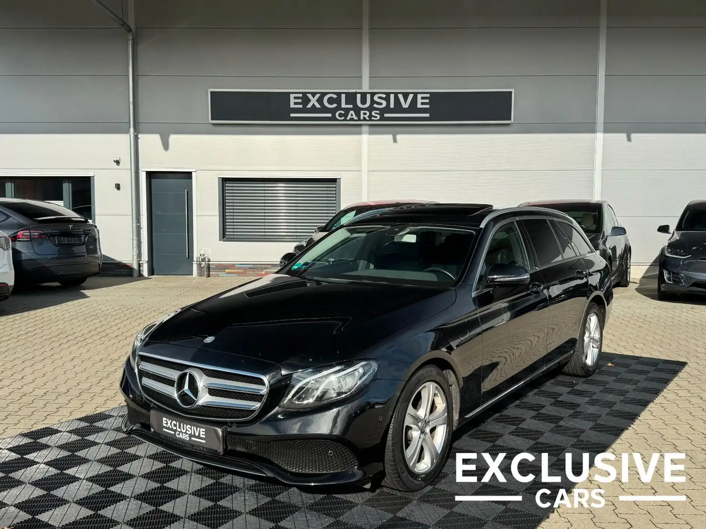 Mercedes-Benz E 220 d T | AVANTGARDE | AHK | LED | KAMERA | Schwarz - 1