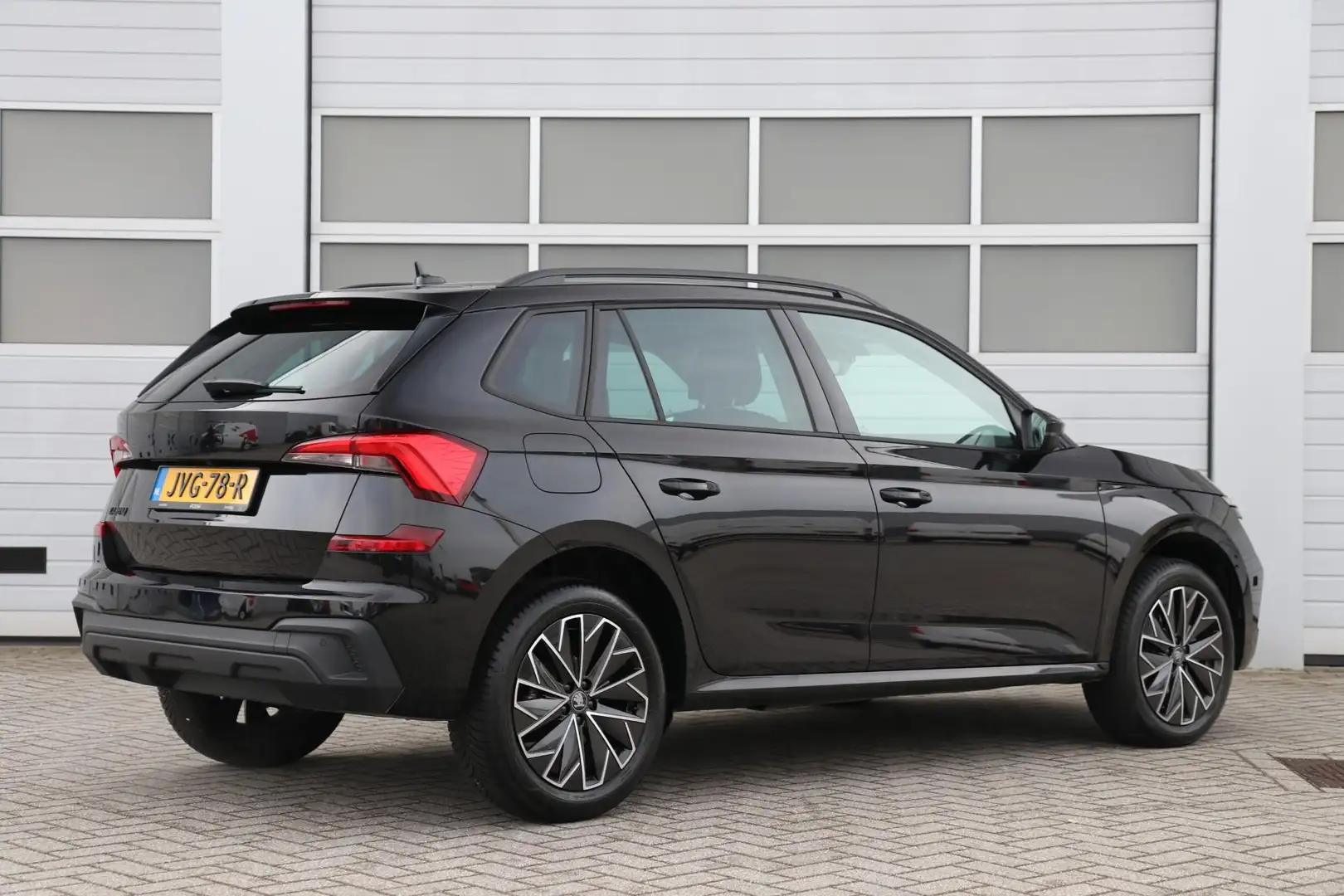 Skoda Kamiq 1.0 TSI 115pk Selection | Smartlink | Achteruitrij Zwart - 2