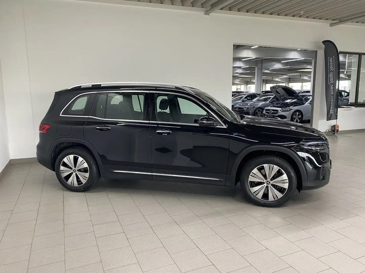 Mercedes-Benz EQB 300 4M PRO+LED+KAMERA+KEYLESS+EASY-PACK+AMBI Noir - 2