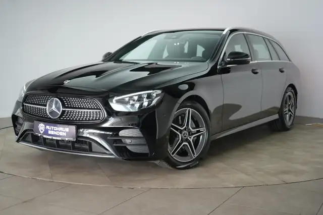 Mercedes-Benz E-Class view 3