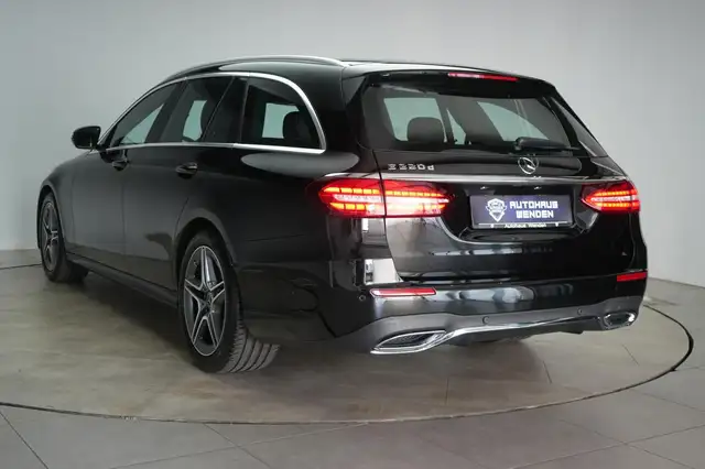 Mercedes-Benz E-Class view 4