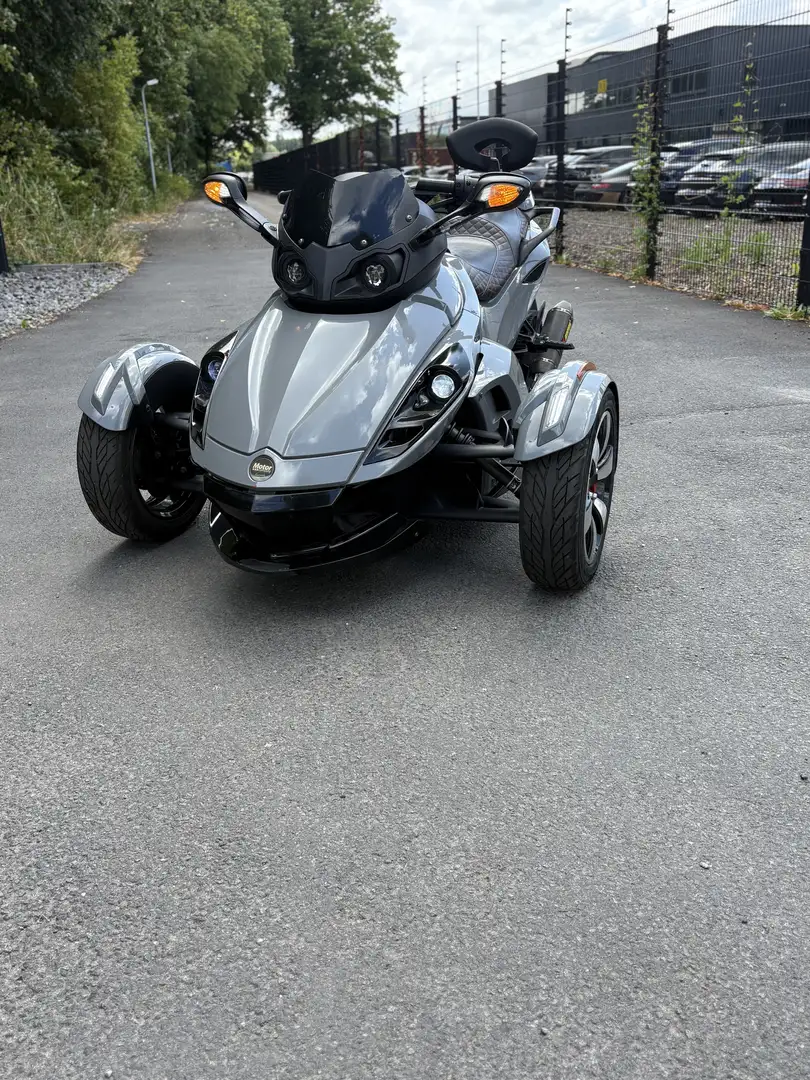 Can-Am rs s - 1