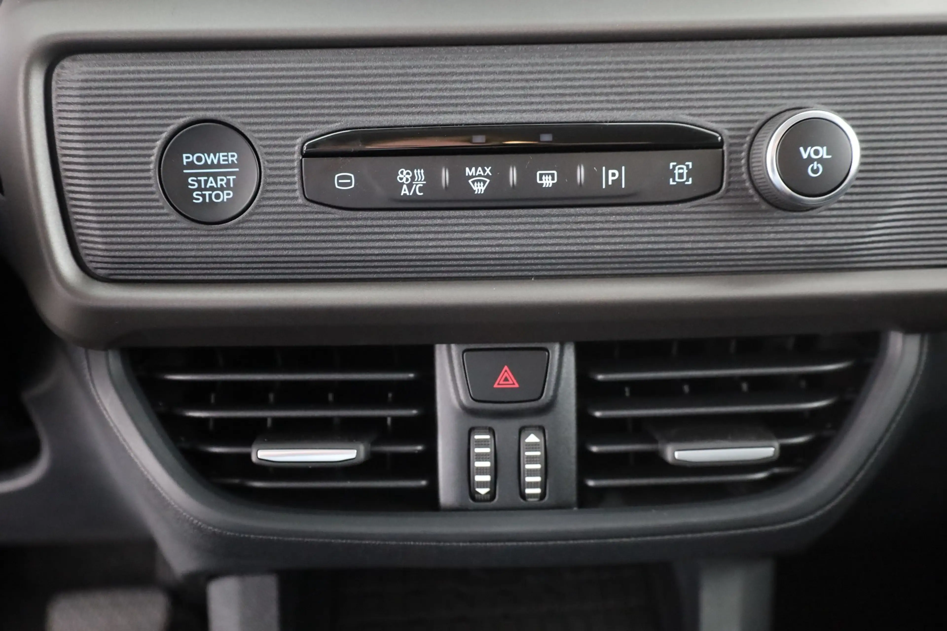 Ford Tourneo Courier Titanium 1.0 EB Aut. Kamera SItzhe — photo 12