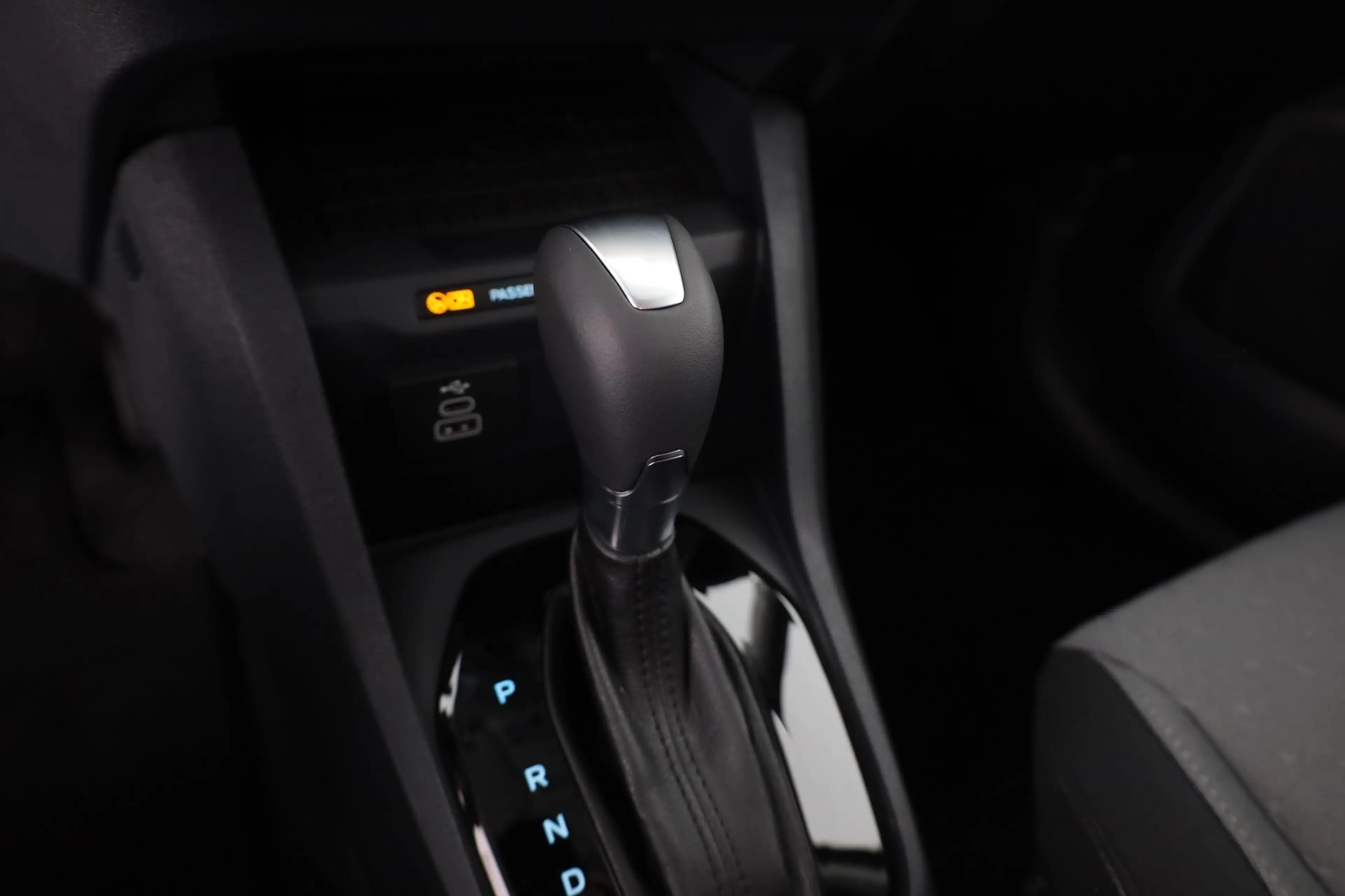 Ford Tourneo Courier Titanium 1.0 EB Aut. Kamera SItzhe — photo 14