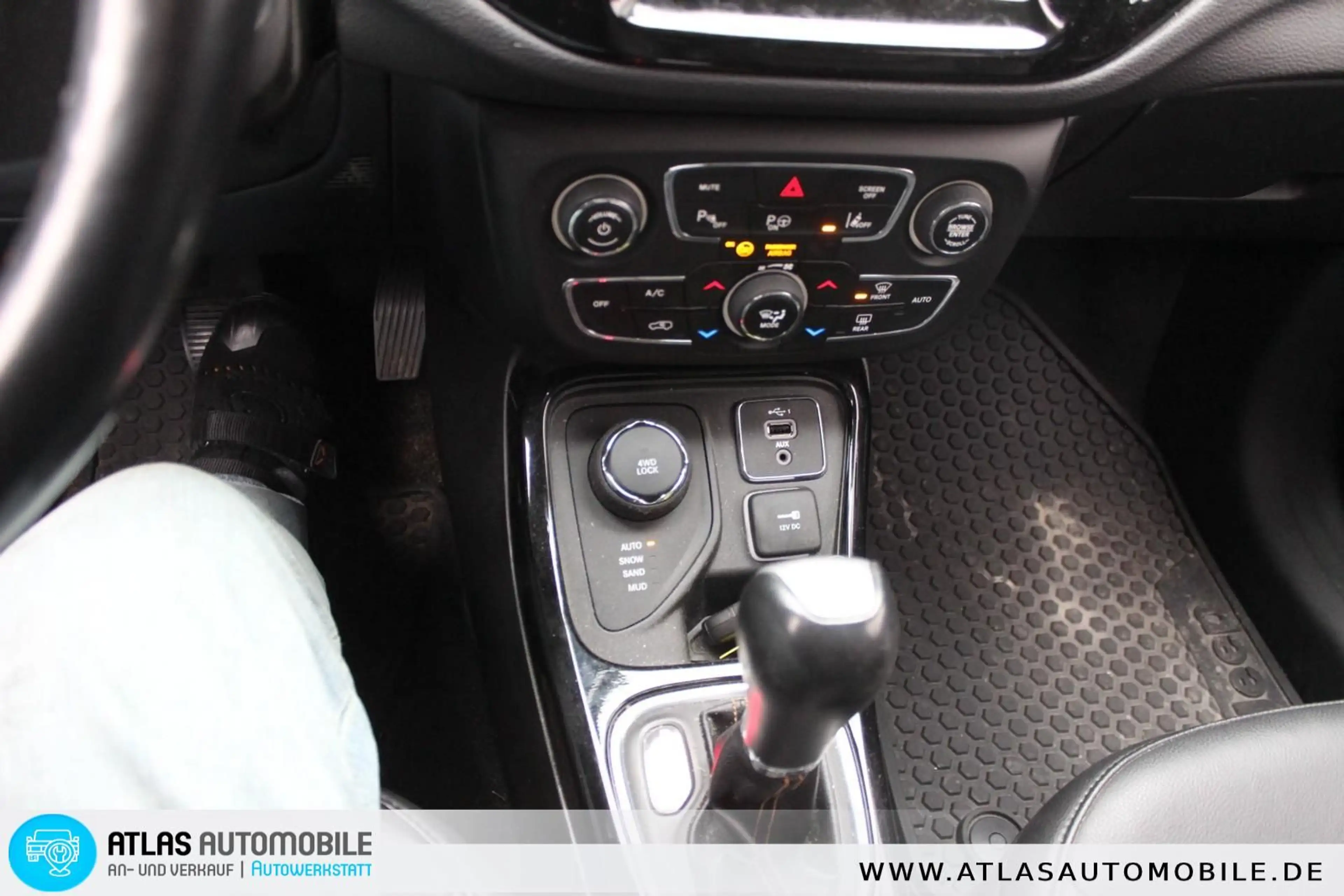 Jeep Cherokee Compass Aut Leder=NAVI=XENON=PANORAMADACH — photo 8