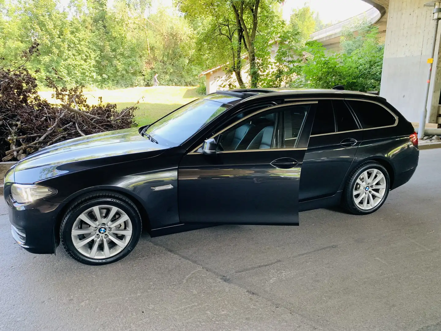 BMW 520 520d xDrive Touring Aut. Luxury Line - 1