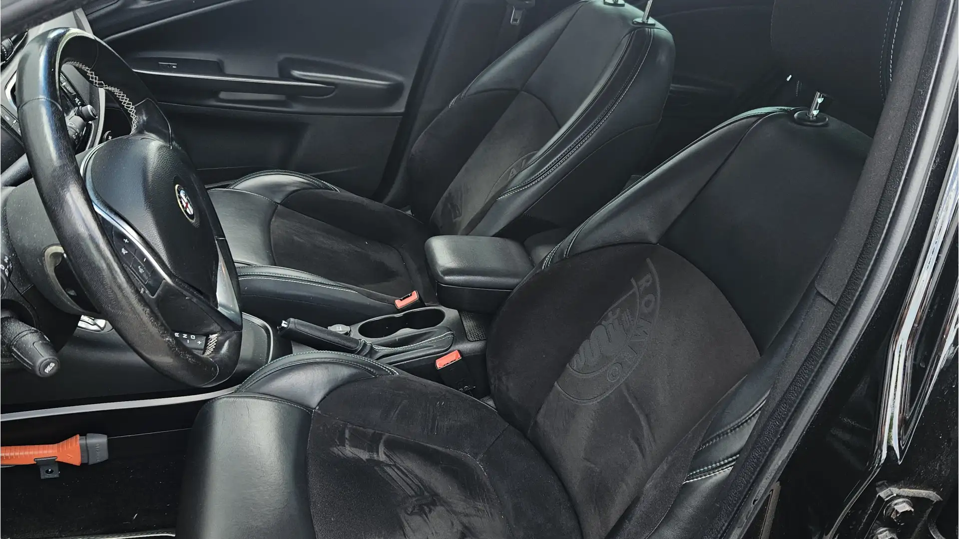 Alfa Romeo Giulietta 1.4 T Exclusive QV Line FACELIFT+ ALCANTARA + Zwart - 2