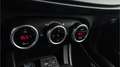 Alfa Romeo Giulietta 1.4 T Exclusive QV Line FACELIFT+ ALCANTARA + Zwart - thumbnail 23