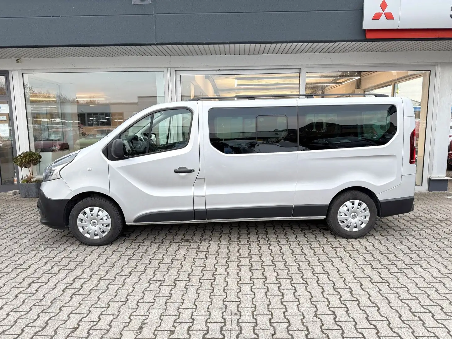 Renault Trafic Combi L2H1 2,9t  Expression *9-SITZER* Gris - 2