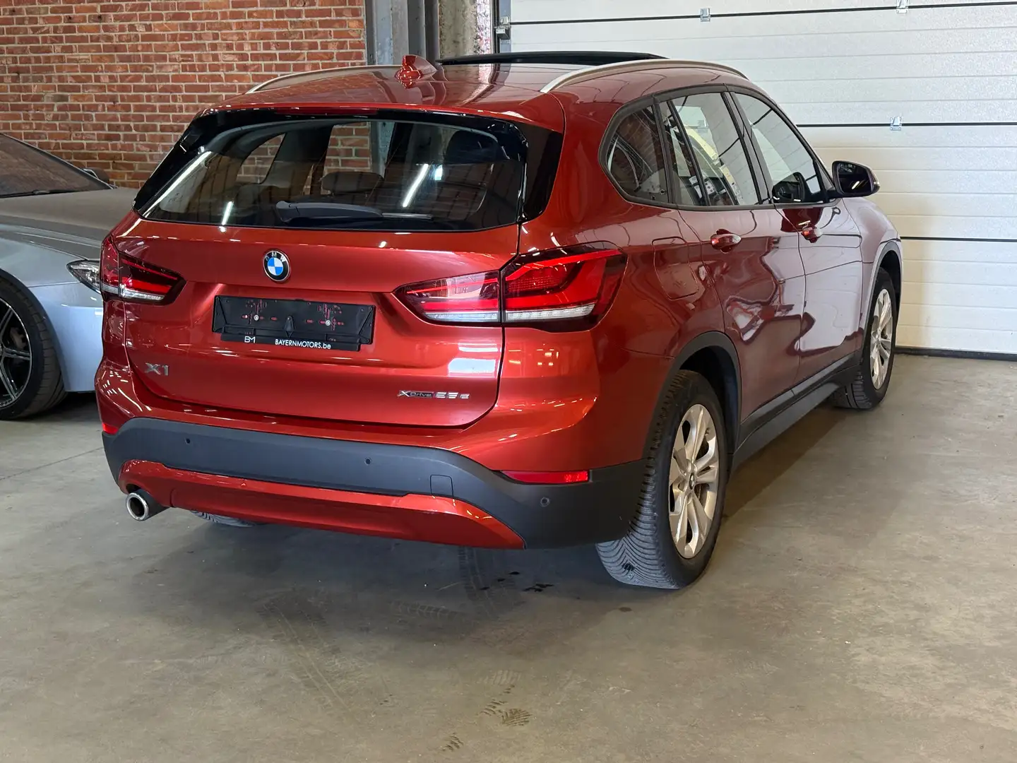 BMW X1 xDrive25e Automaat Hybride Pano Navi Leder LED Orange - 2