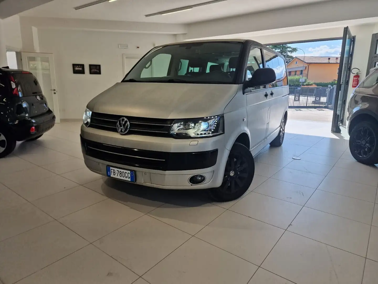 Volkswagen T6 Multivan 2.0 BiTDI 180CV DSG Highline Gris - 2