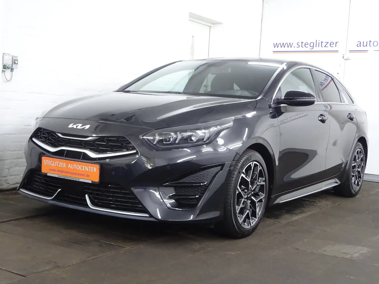 Kia ProCeed / pro_cee'd 1.5 T-GDI GT-Line DCT ACC/Pano/RFK/Digital/KEY/JBL Zwart - 1