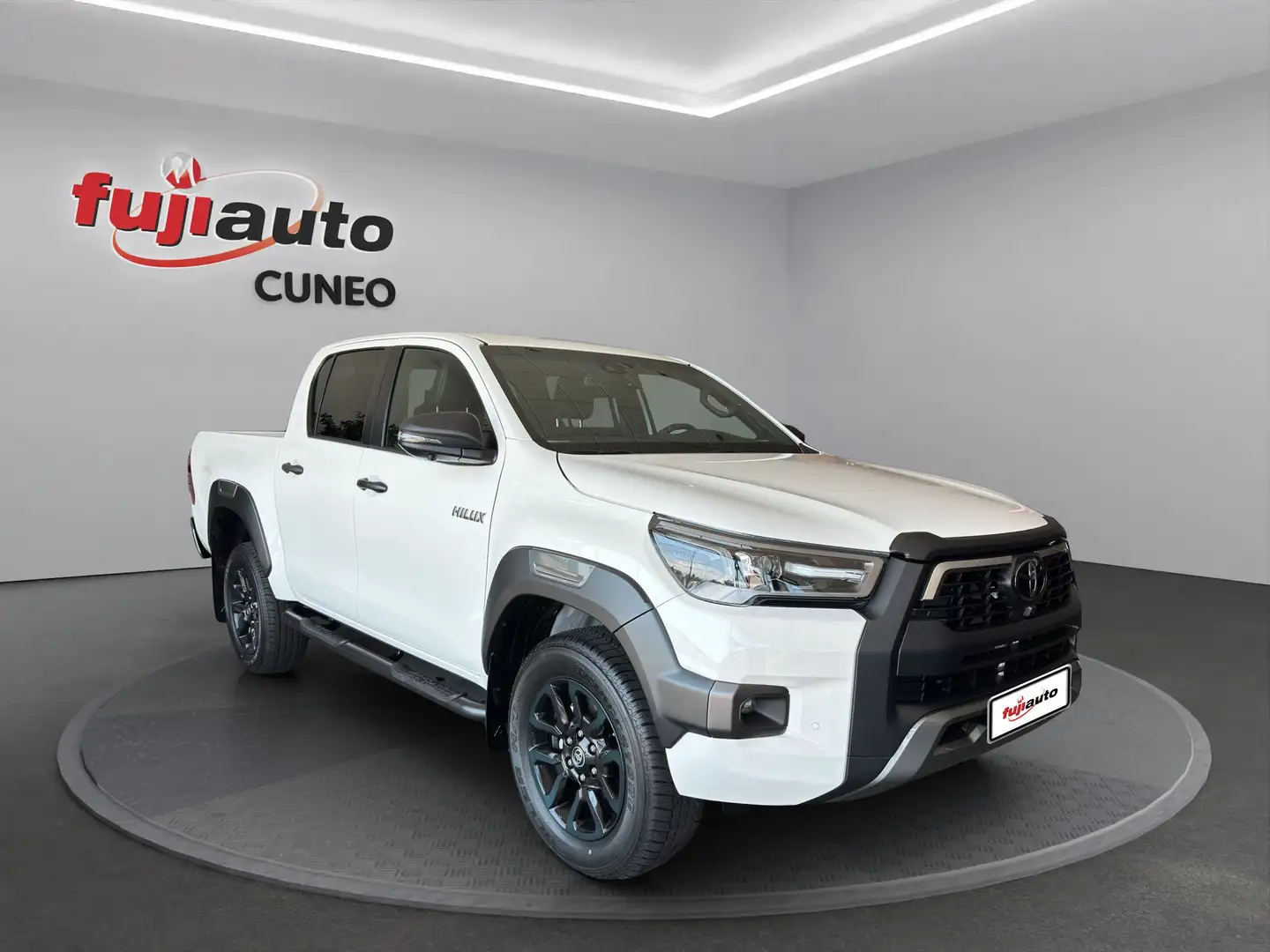 Toyota Hilux Hilux 2.8 d-4d 48V double cab Invincible auto Bianco - 2
