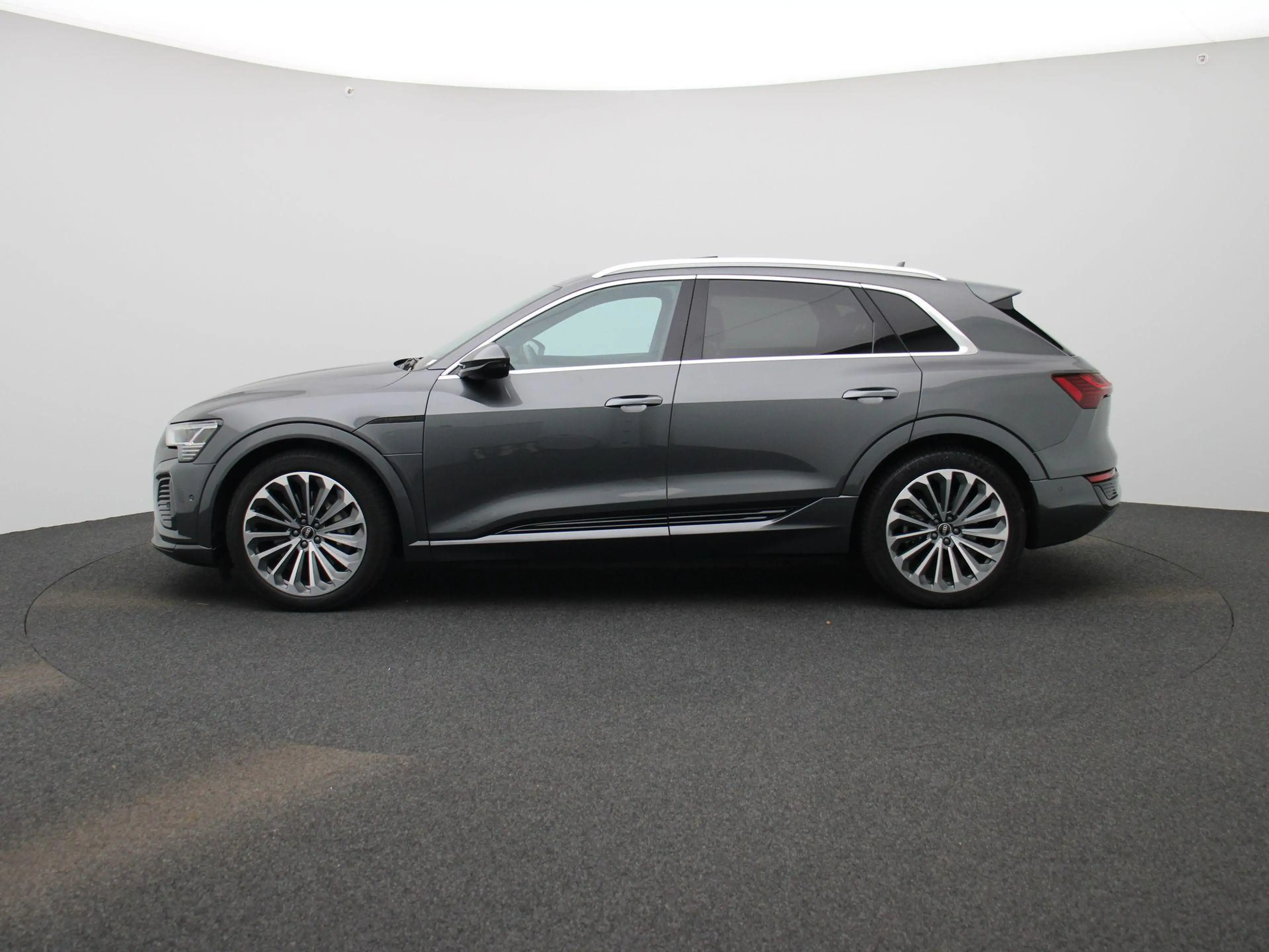 Audi Q8 e-tron 55 quattro S Edition 115 kWh — photo 4
