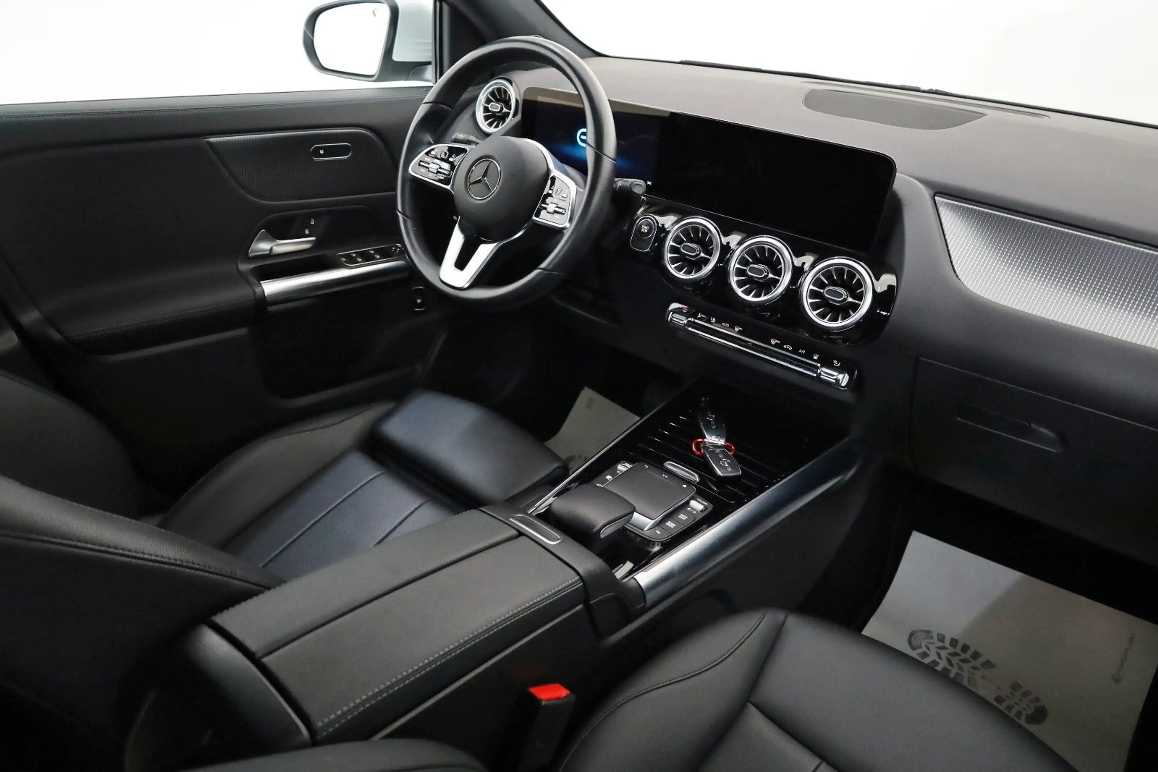 Mercedes-Benz EQA 250 Progressive, Leder,Navi,LED,SH,Kamera — photo 4