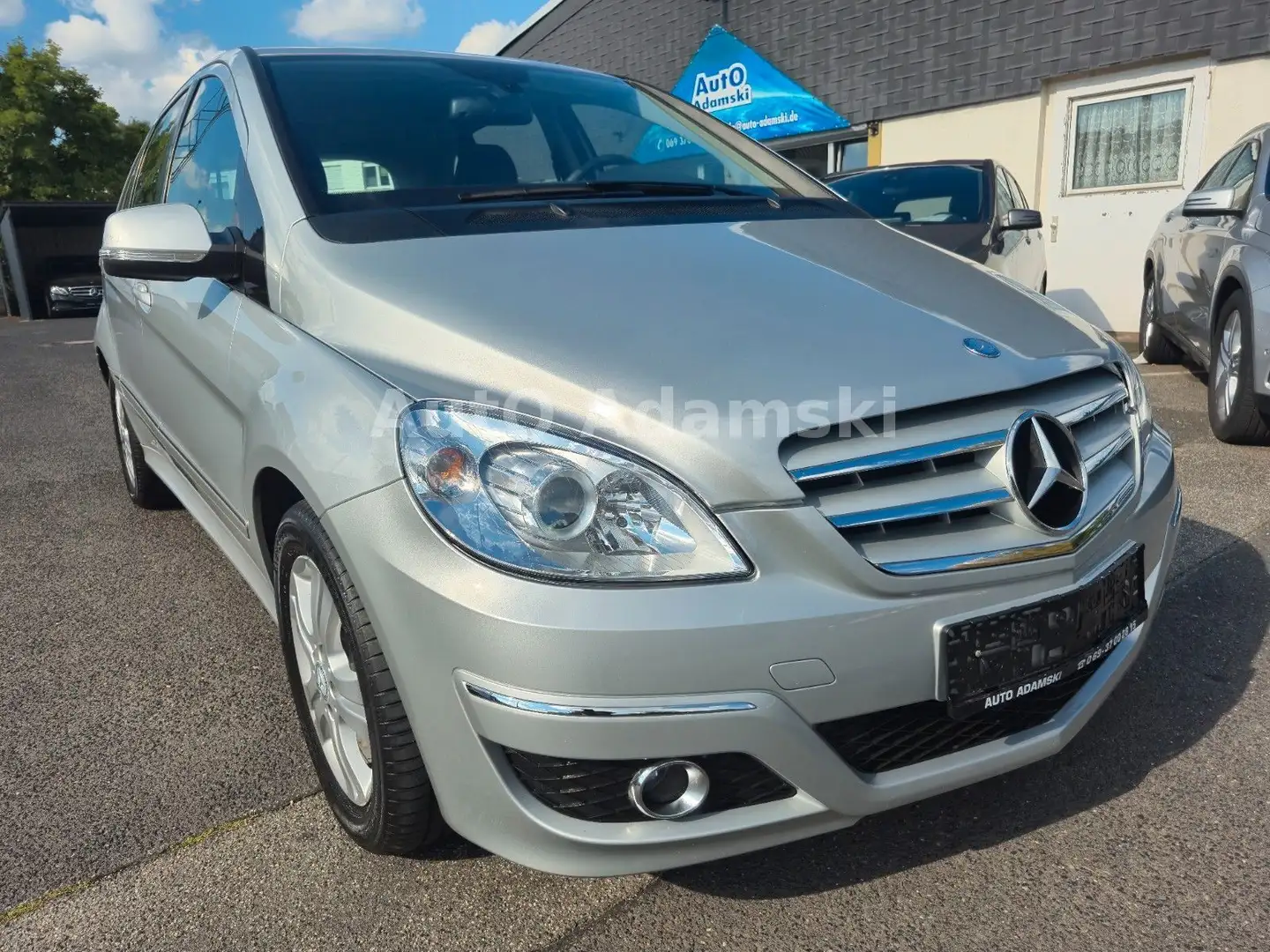 Mercedes-Benz B 200 Autotronic 1.Hand E-Sitze COMAND 92tkm AHK Silber - 2