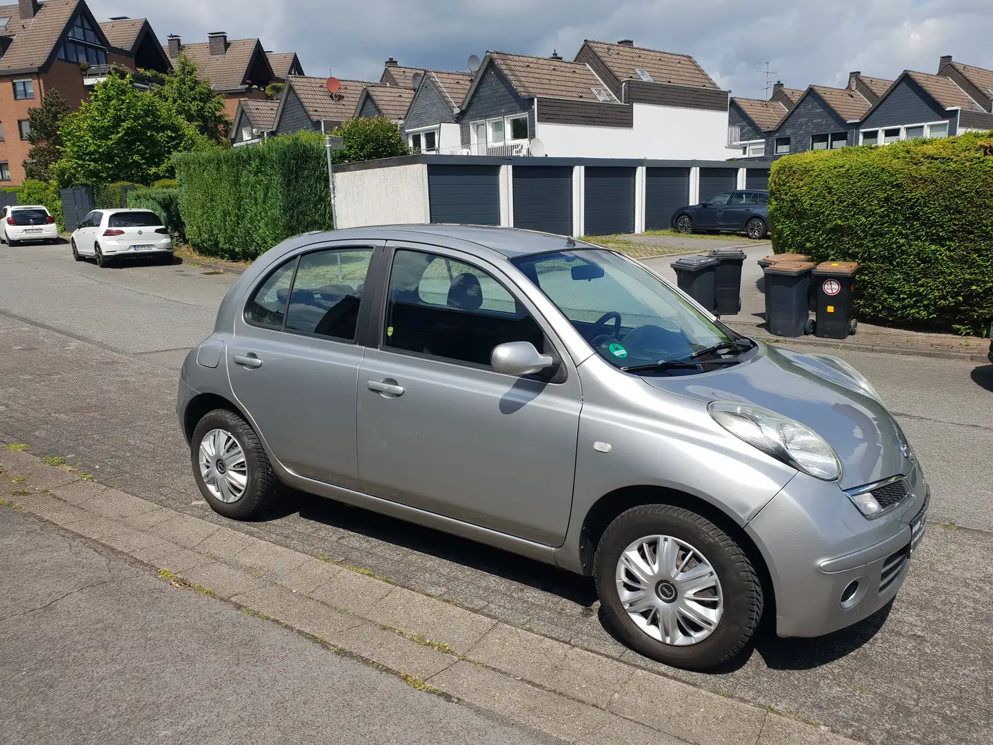 Nissan Micra 1.2 visia 5TÜRIG KLIMA EFH ALLWETTERREIFEN Срібний - 2