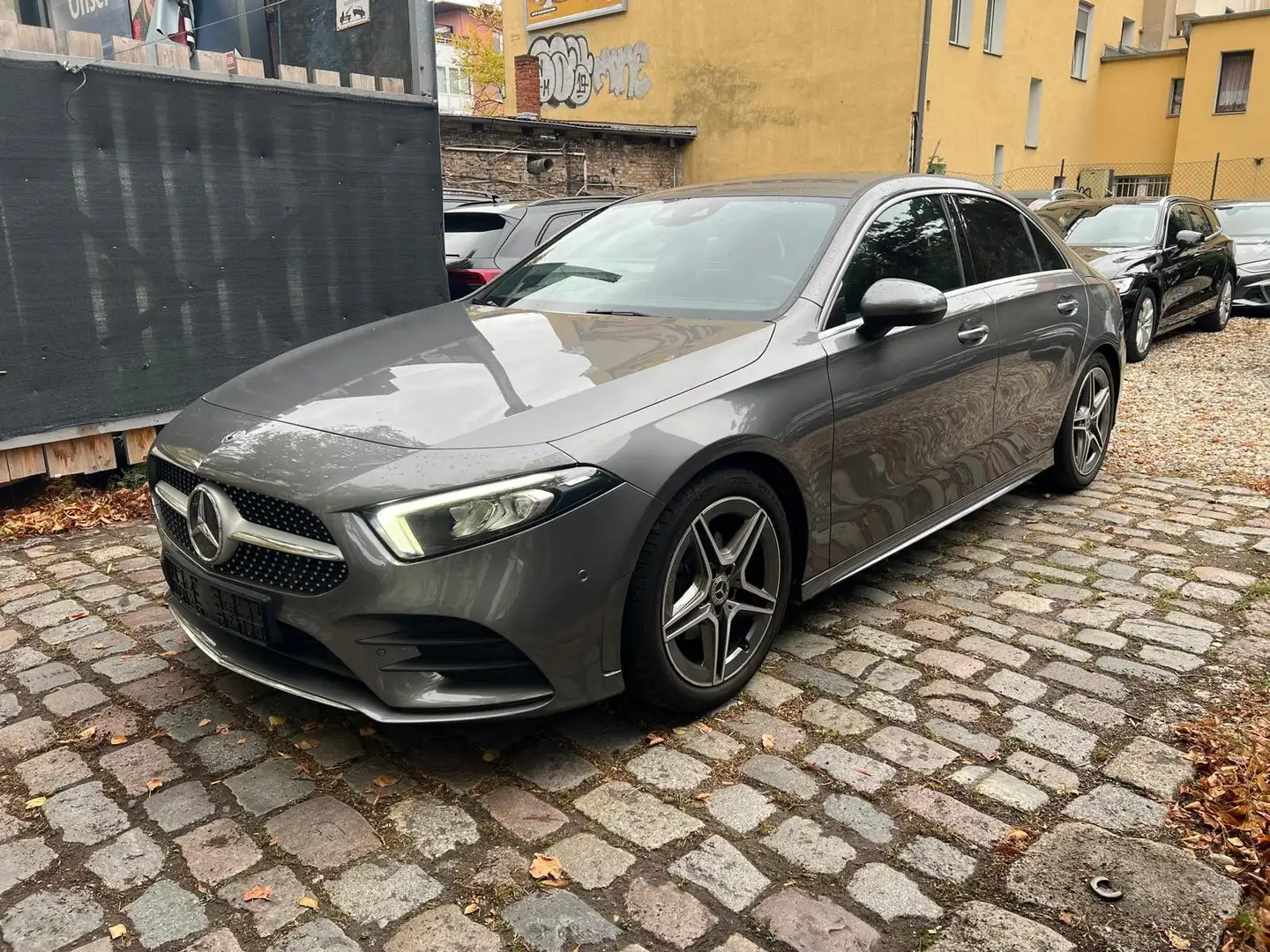 Mercedes-Benz A 180 Business Solution AMG - Benzin - Automat Grijs - 2