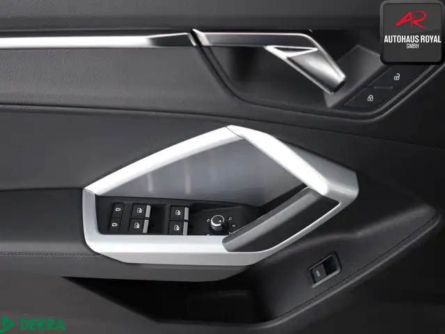 Audi Q3 view 15