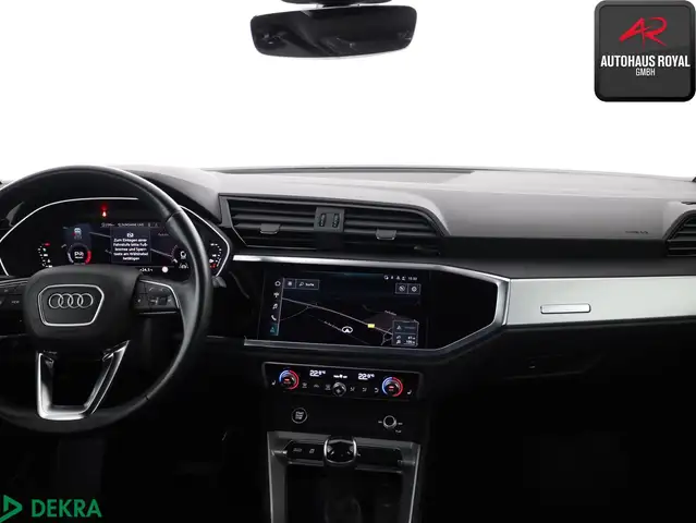 Audi Q3 view 9