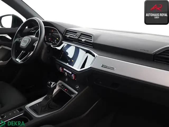 Audi Q3 view 10