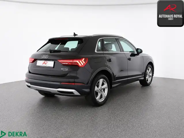 Audi Q3 view 5
