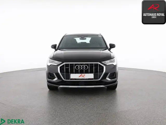 Audi Q3 view 8
