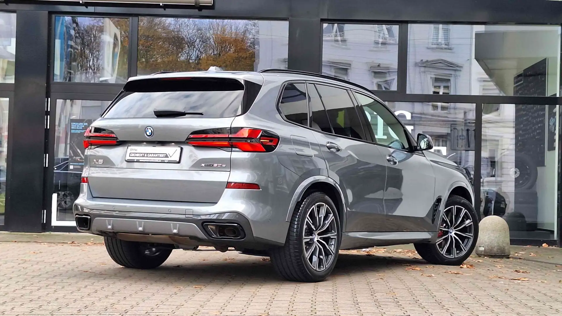 BMW X5 xDrive50e M Sport Pro Pano DA Prof PA Prof HK Grau - 2