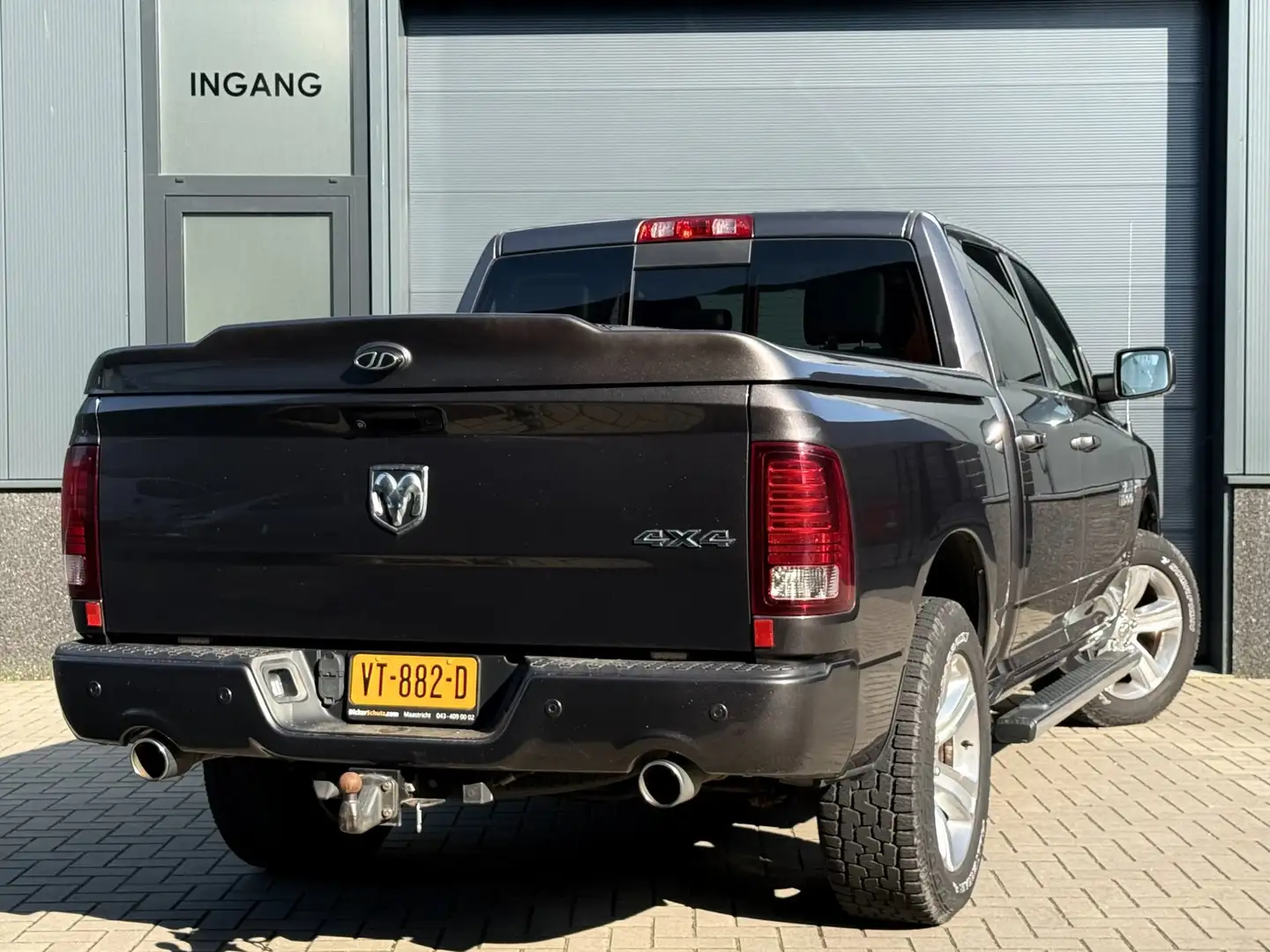 Dodge RAM 1500 5.7 V8 HEMI Quad Cab 6'4 Grau - 2