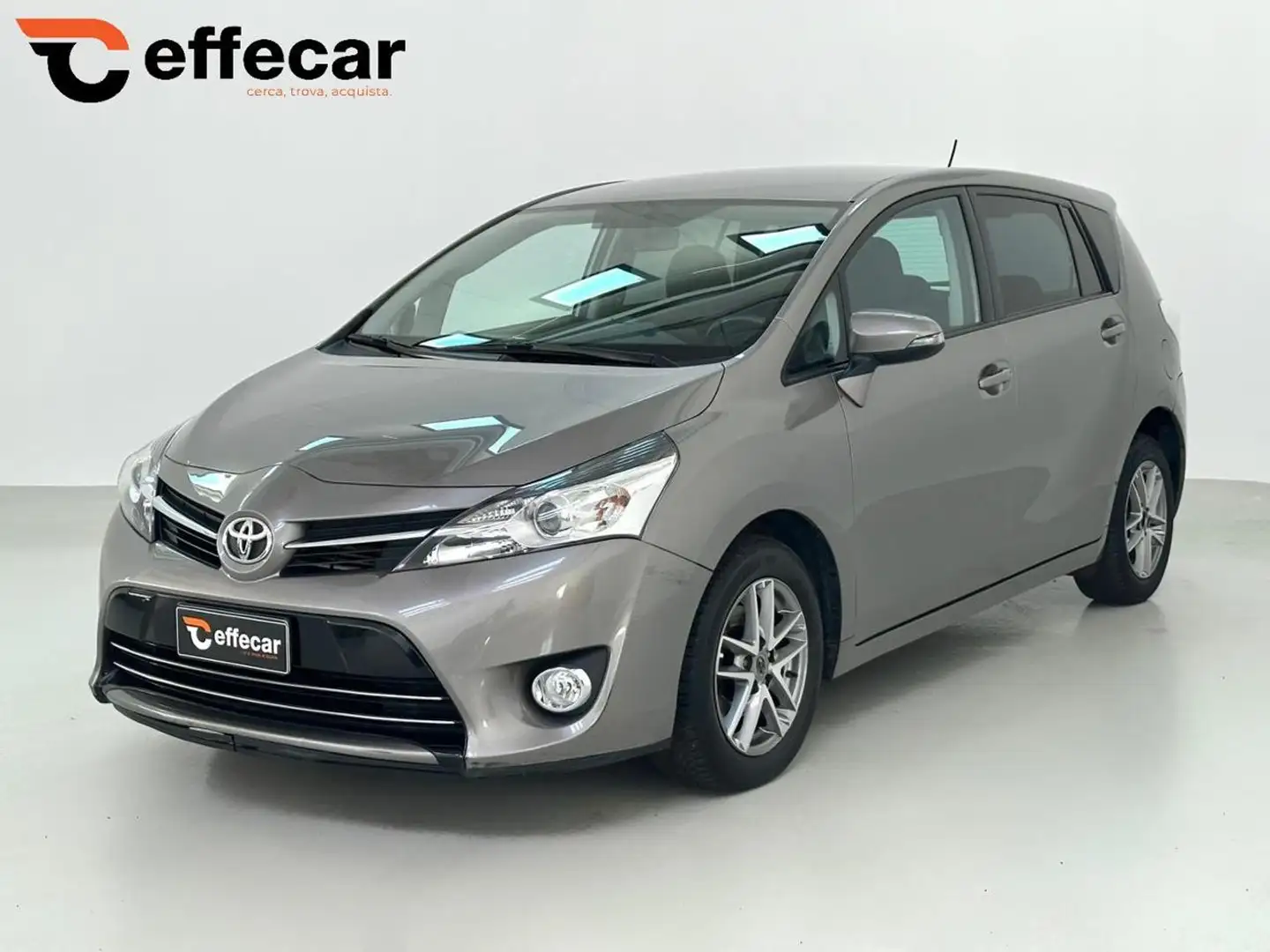 Toyota Verso 1.6 D-4D Active Grau - 1