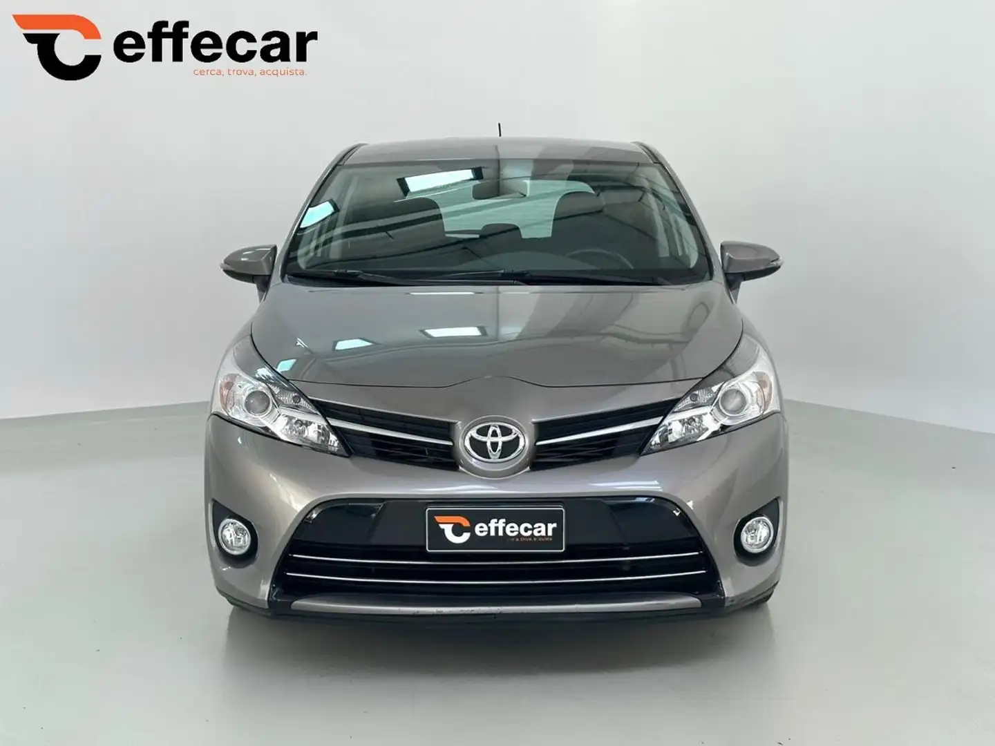 Toyota Verso 1.6 D-4D Active Grau - 2
