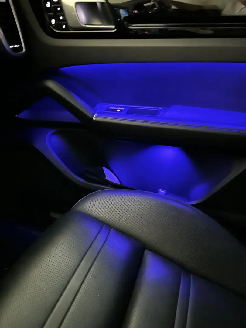 Porsche Cayenne Cayenne 3.0 e-hybrid tiptronic Stříbrná - 2